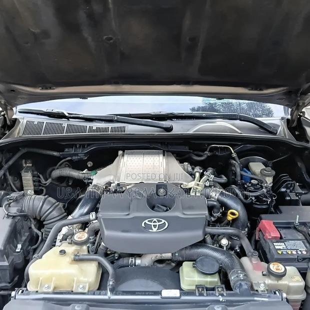 Toyota Hilux 2020 Gold