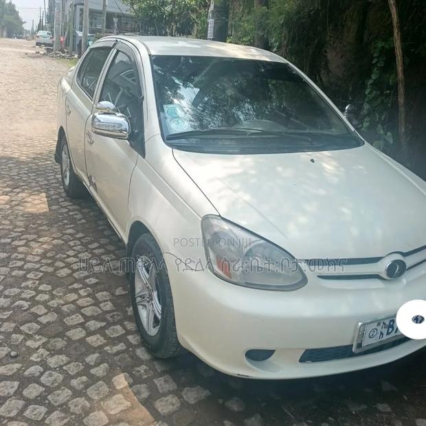 Toyota Platz 2005 Off white