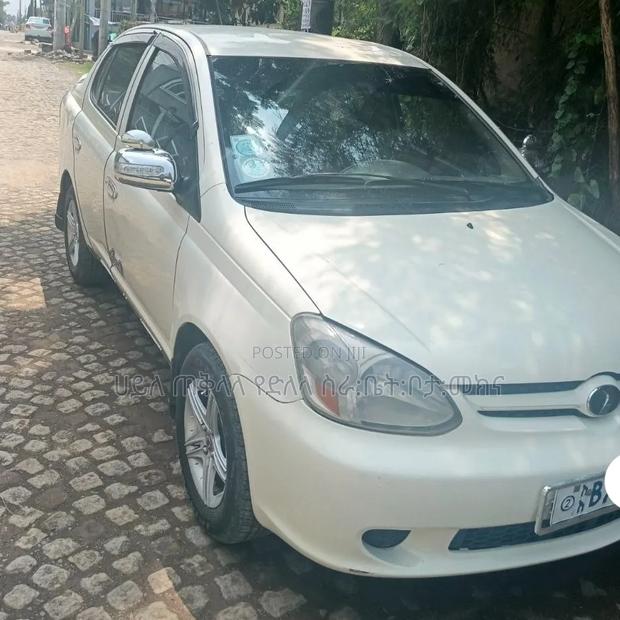 Toyota Platz 2005 Off white