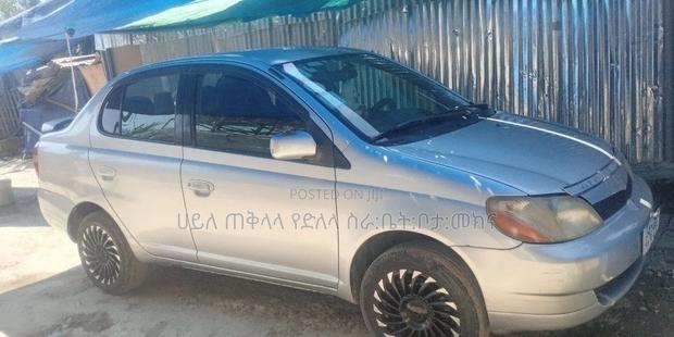Toyota Platz 2002 Silver