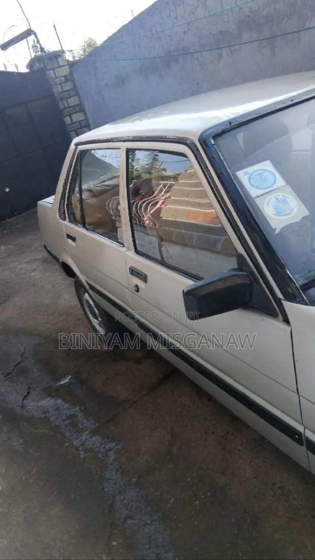 Toyota Corolla 1986 Gold
