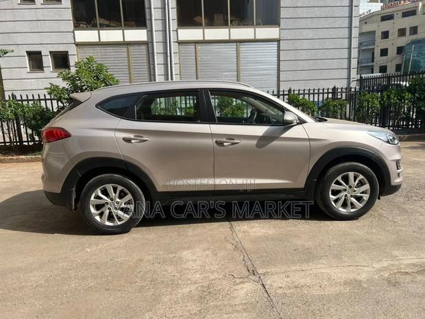 Hyundai Tucson 2018 Gold