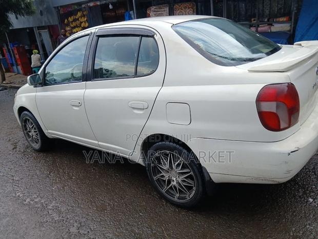 Toyota Platz 2002