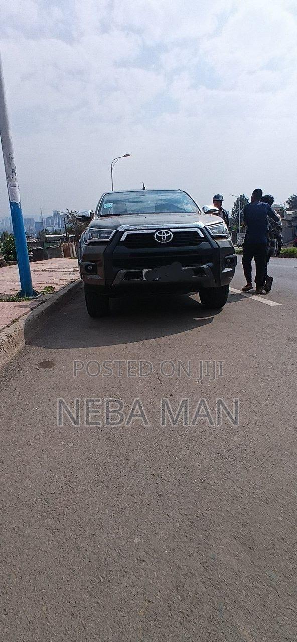 Toyota Hilux 2021 Brown