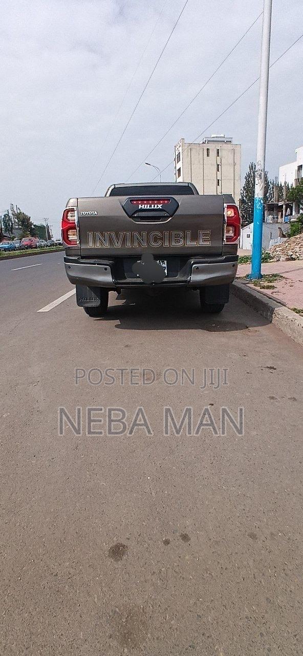 Toyota Hilux 2021 Brown