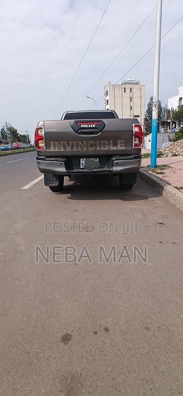 Toyota Hilux 2021 Brown