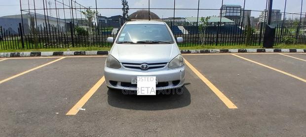 Toyota Platz 2005 Silver
