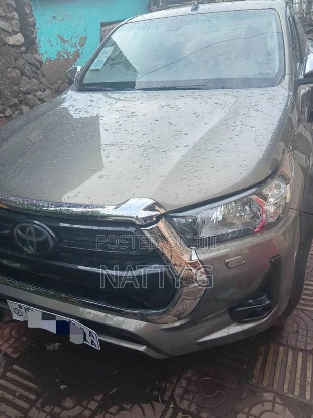 Toyota Hilux 2021 Gold