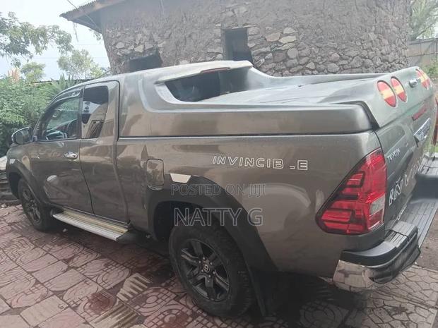 Toyota Hilux 2021 Gold