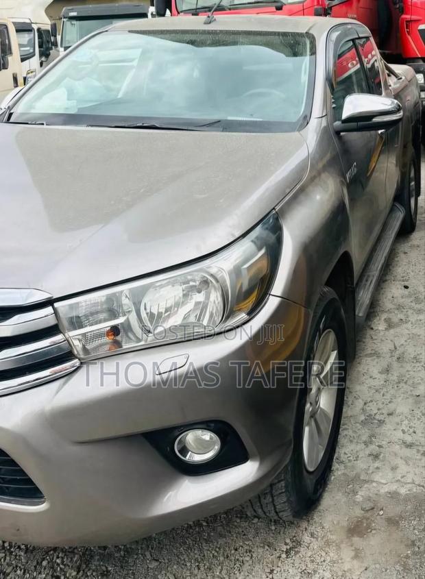 Toyota Hilux 2017 Gold