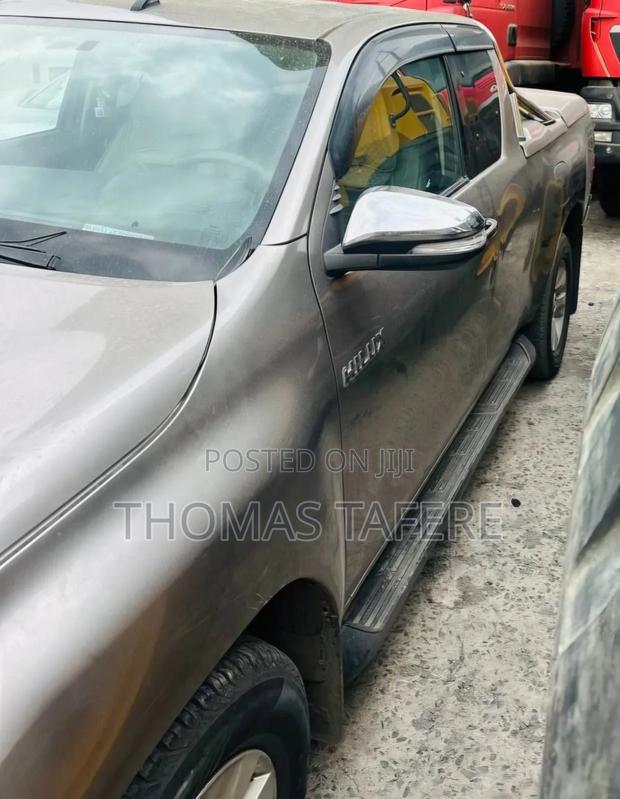 Toyota Hilux 2017 Gold