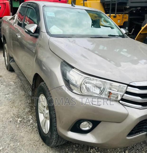 Toyota Hilux 2017 Gold