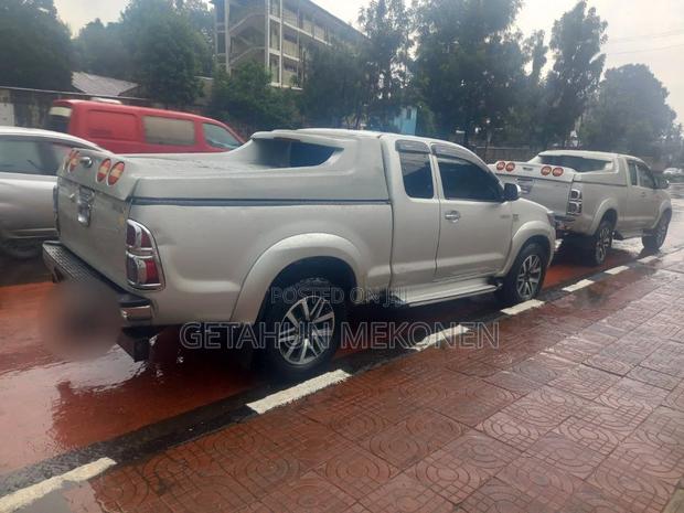 Toyota Hilux 2015 Gold