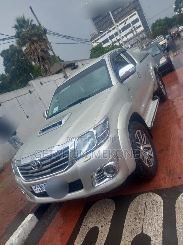 Toyota Hilux 2015 Gold