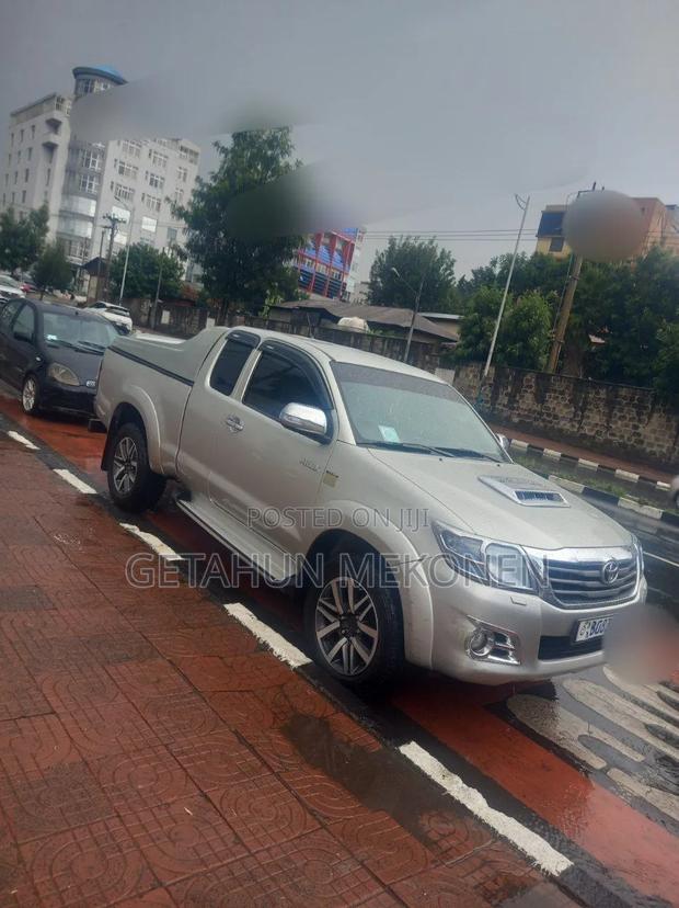 Toyota Hilux 2015 Gold