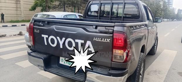Toyota Hilux 2018 Black