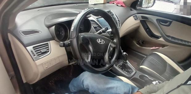 Hyundai Elantra 2015 Gold
