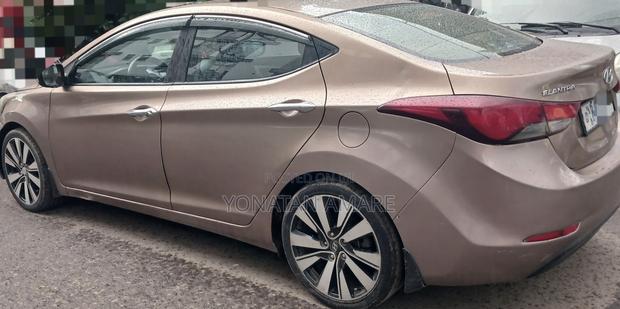 Hyundai Elantra 2015 Gold