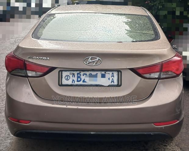 Hyundai Elantra 2015 Gold