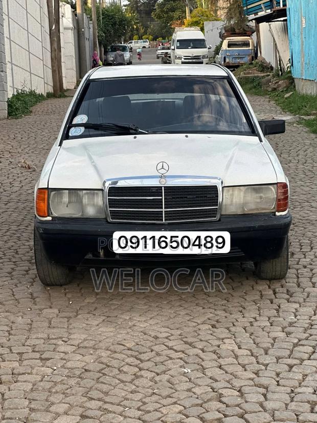 Mercedes-Benz 190 E 1983 White