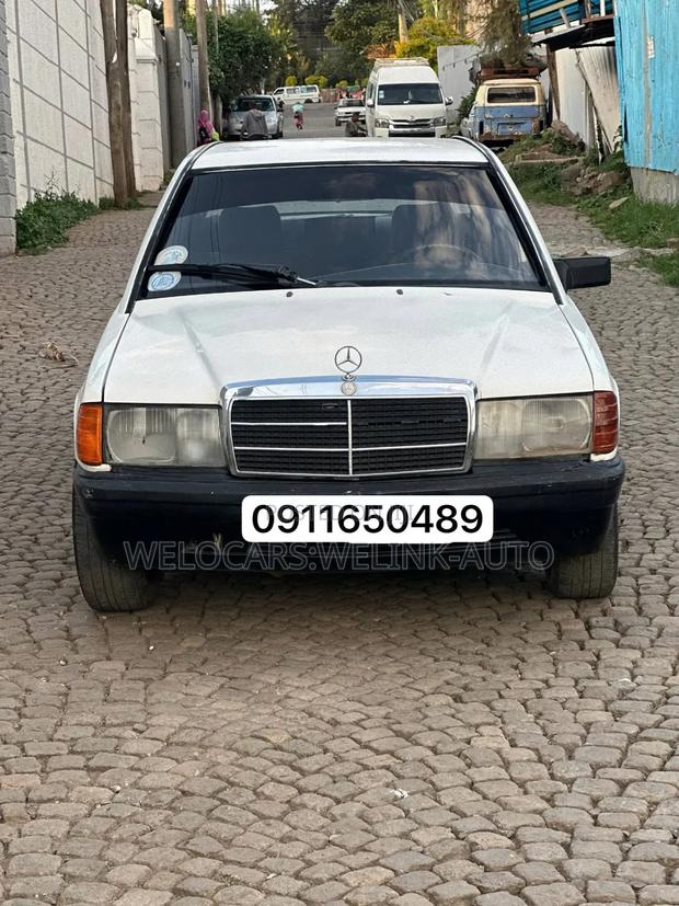 Mercedes-Benz 190 E 1983 White