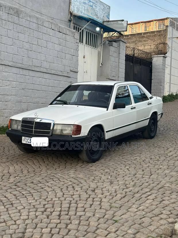 Mercedes-Benz 190 E 1983 White