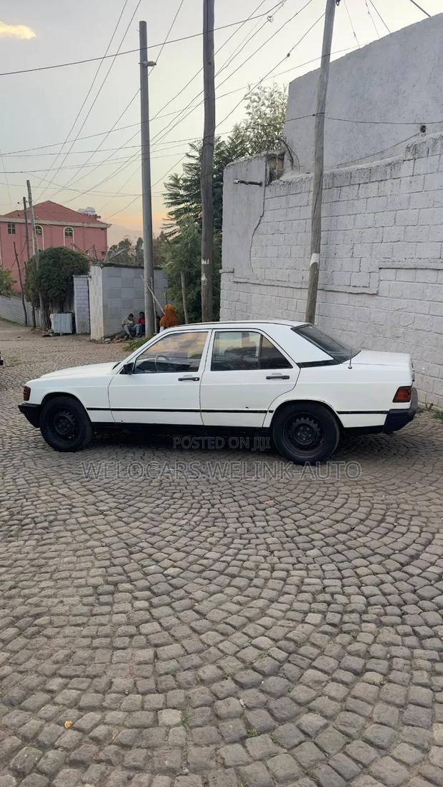 Mercedes-Benz 190 E 1983 White