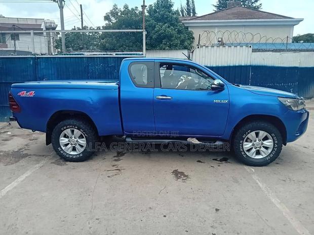 Toyota Hilux 2016 Blue