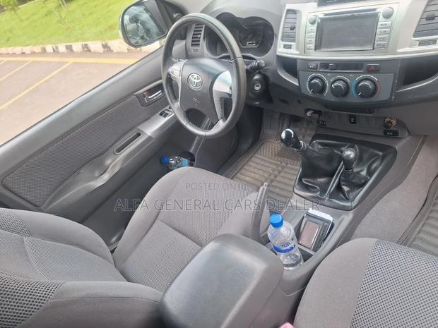 Toyota Hilux 2016 Blue