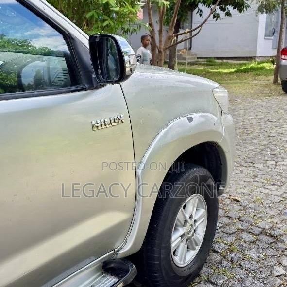 Toyota Hilux 2013 Gold