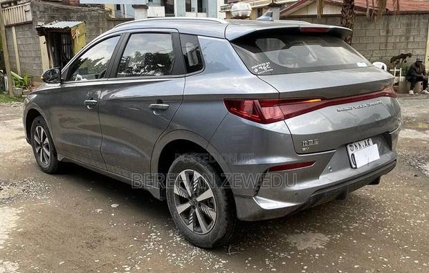 BYD E2 43 kWh 94 hp FWD 2024 Gray