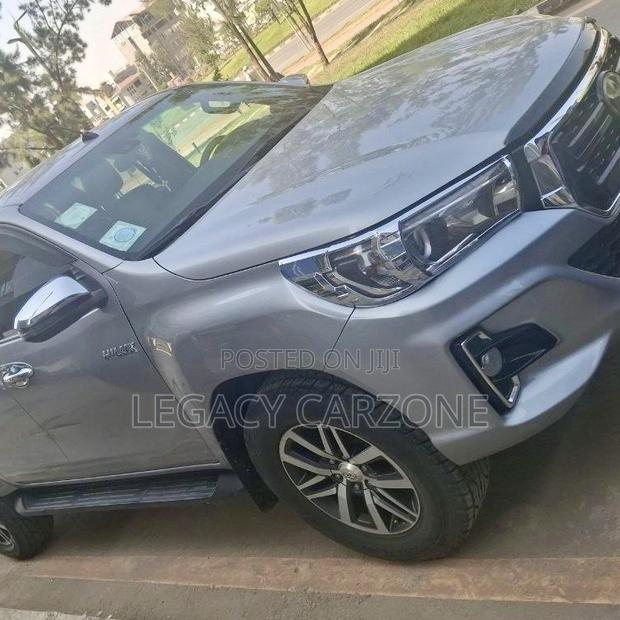 Toyota Hilux 2018 Silver