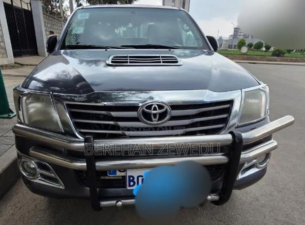 Toyota Hilux 2012 Gray
