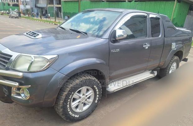 Toyota Hilux 2012 Gray