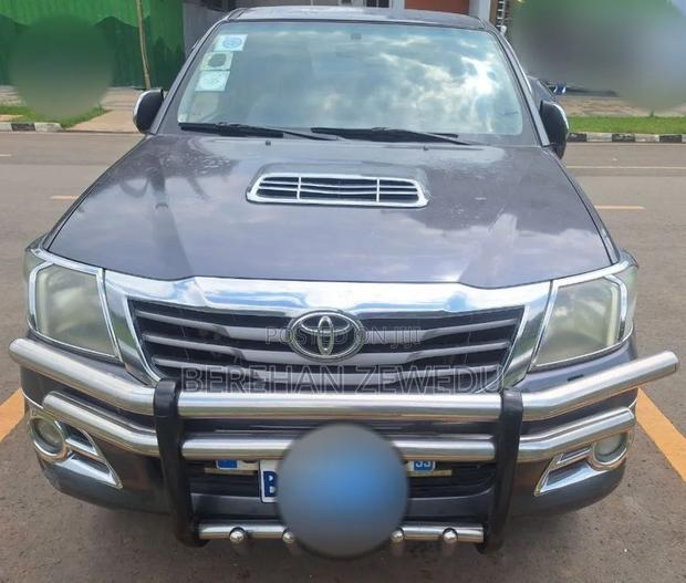 Toyota Hilux 2012 Gray