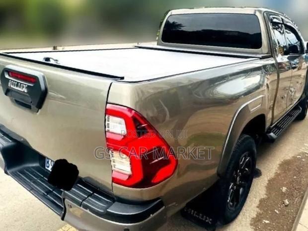 Toyota Hilux 2022 Teal