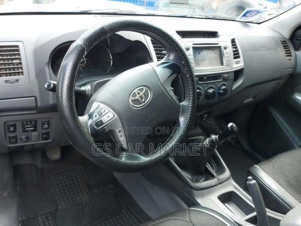 Toyota Hilux 2.5 D-4D 4X4 SRX 2012 Silver