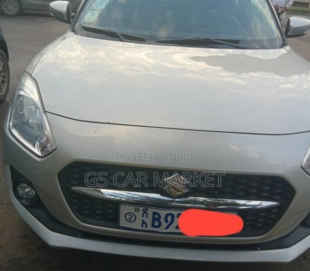 Suzuki Swift 2021 Silver