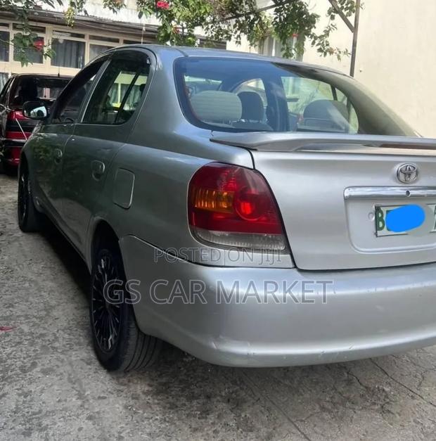 Toyota Platz 2005 Silver