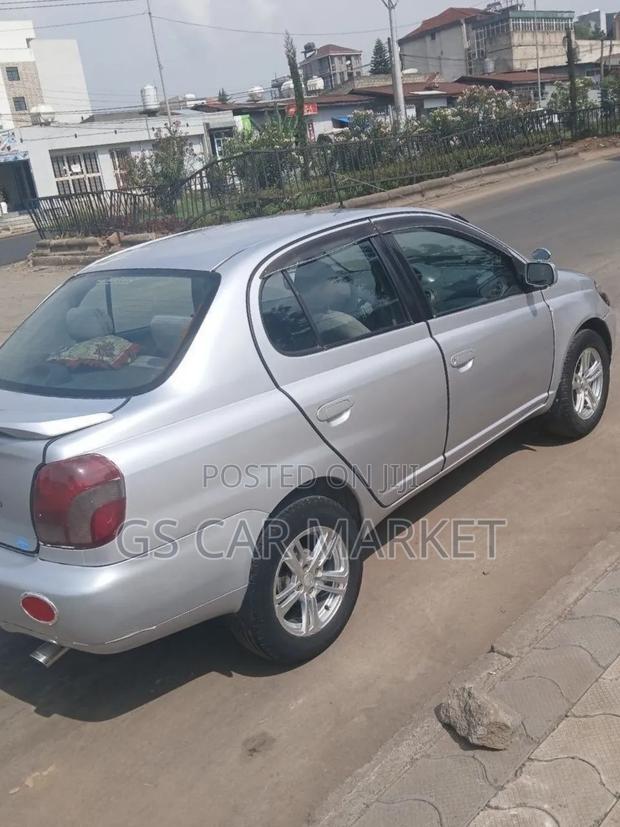 Toyota Platz 2001 Silver