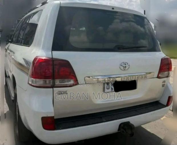 Toyota Land Cruiser 2008 White