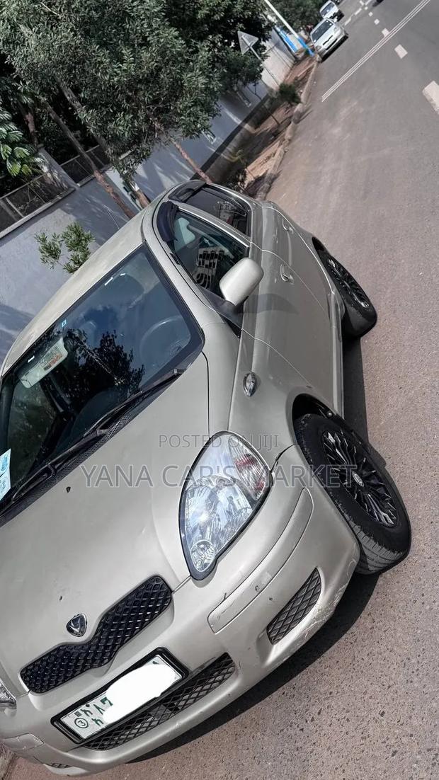 Toyota Vitz 2004 Blue
