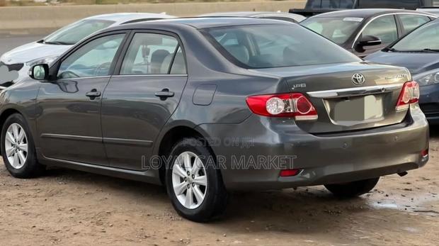 Toyota Corolla 2012 Gray