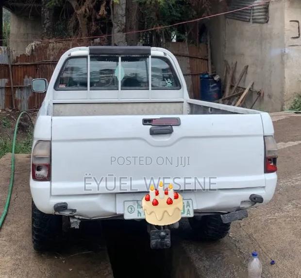 Mitsubishi L200 2004 White