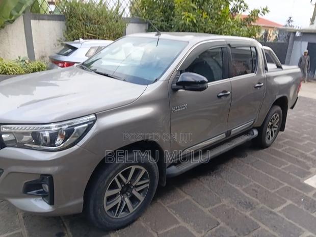 Toyota Hilux Revo Double Cab Deisel 2.4 AWD 2020 Silver