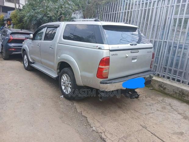 Toyota Hilux 2013 Silver