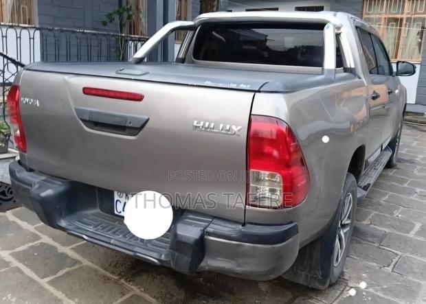 Toyota Hilux 2020 Silver