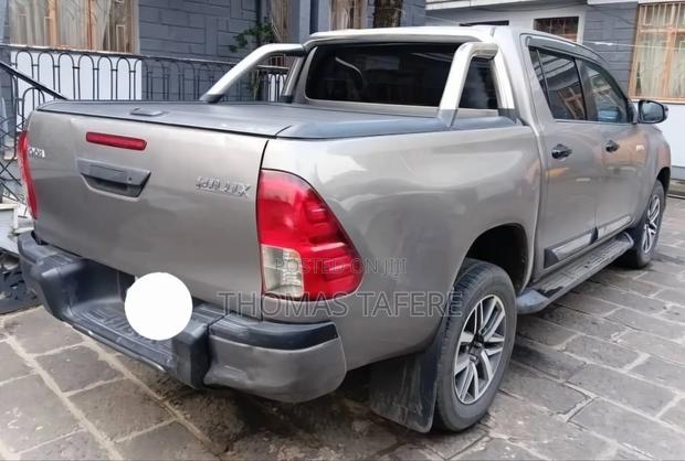 Toyota Hilux 2020 Silver