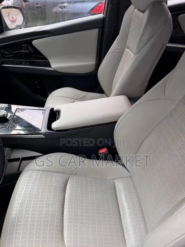 Toyota bZ4X 71.4 kWh FWD 2023 Silver