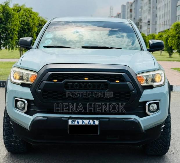 Toyota Tacoma 2020 Blue